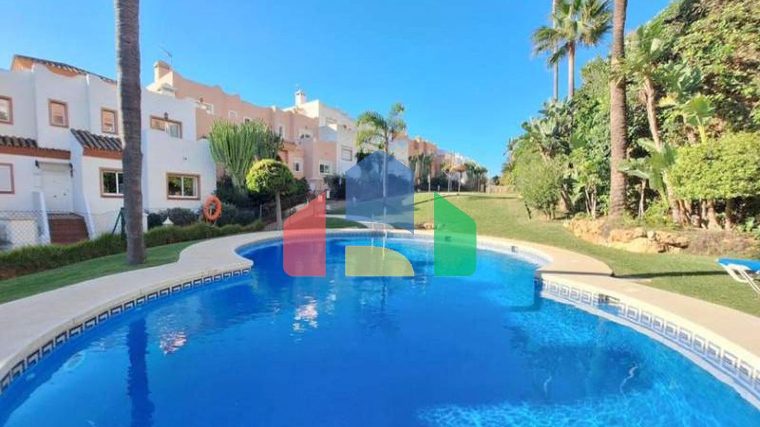 Стильная Квартира на Первом Этажe с Просторными Террасами в Касарес Плайя