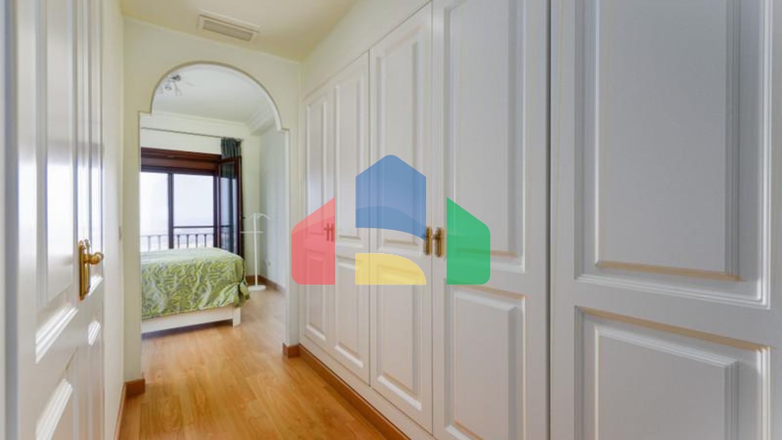 Очаровательный Таунхаус с Великолепными Видами в Касаресе