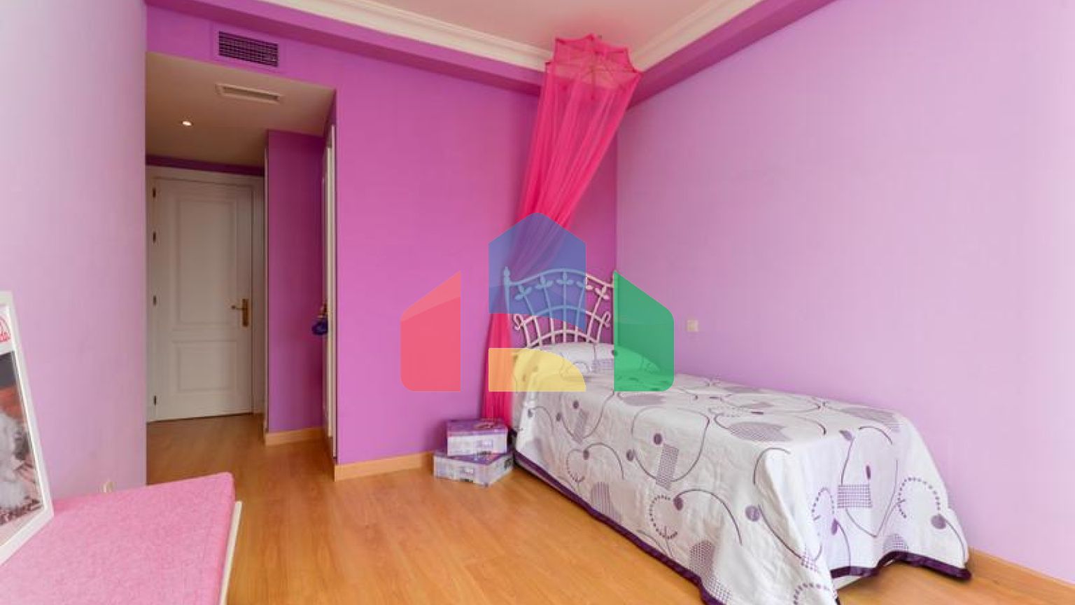 Очаровательный Таунхаус с Великолепными Видами в Касаресе