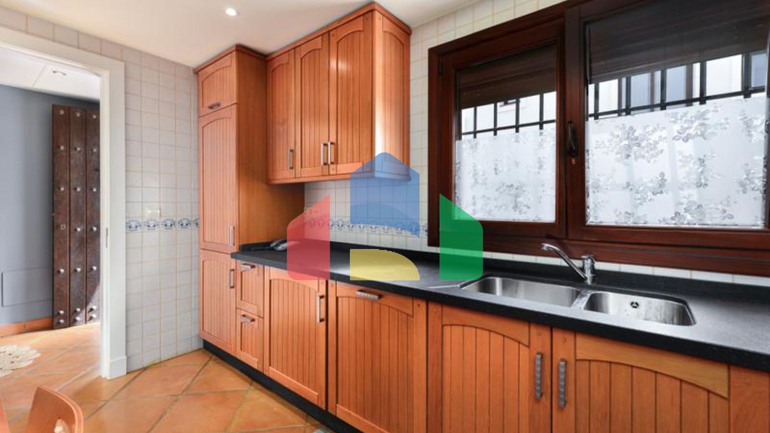 Очаровательный Таунхаус с Великолепными Видами в Касаресе