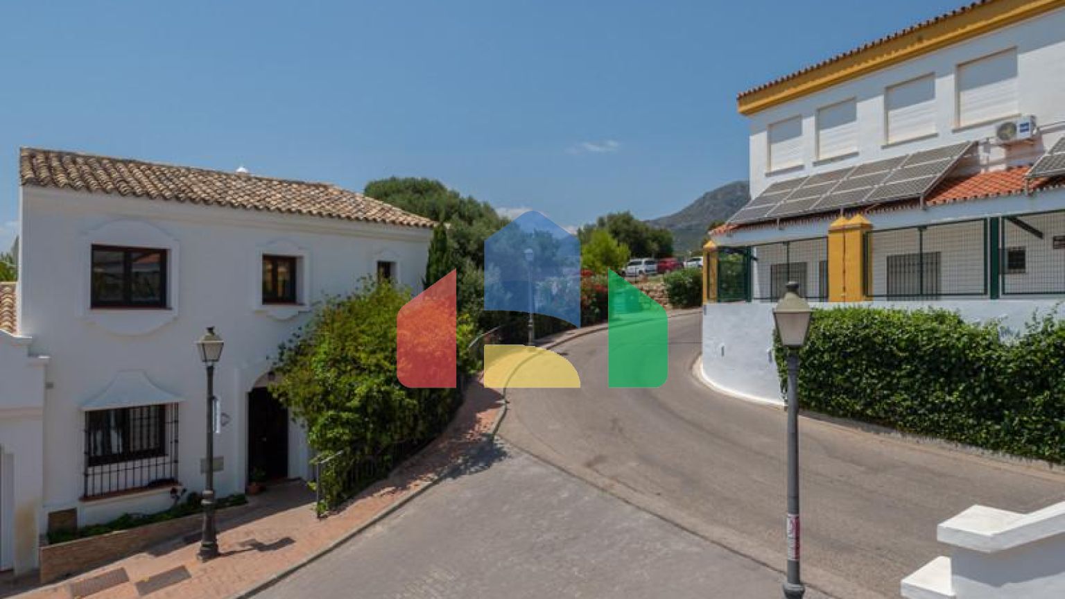 Очаровательный Таунхаус с Великолепными Видами в Касаресе