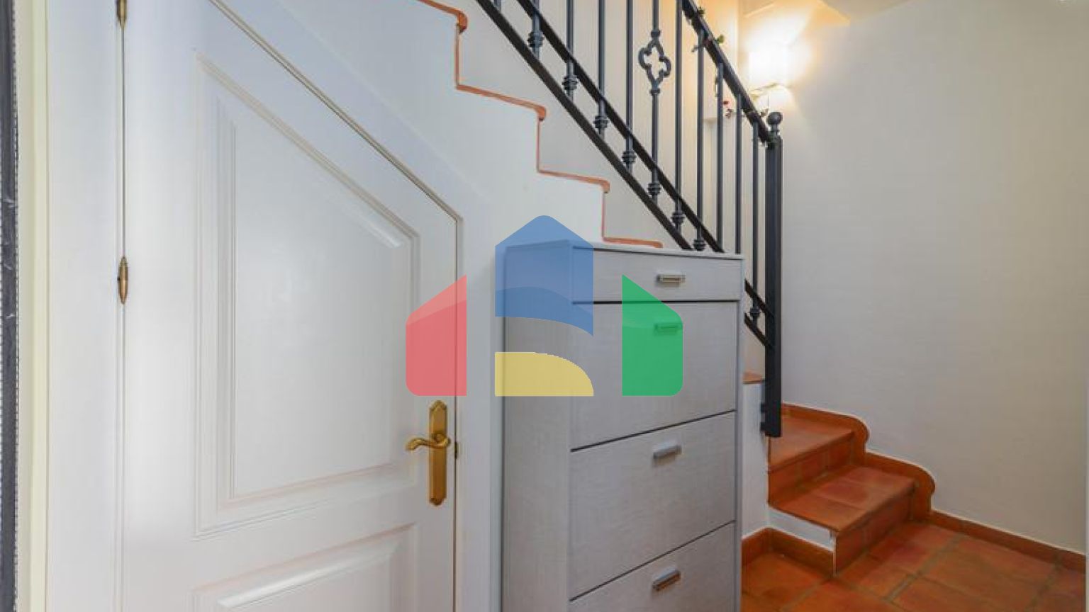 Очаровательный Таунхаус с Великолепными Видами в Касаресе