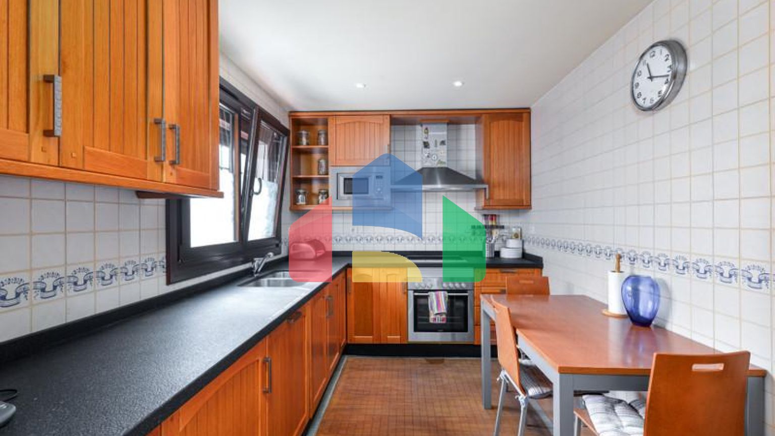 Очаровательный Таунхаус с Великолепными Видами в Касаресе