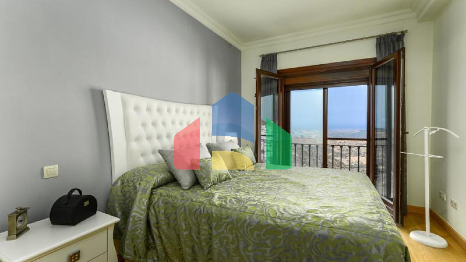 Очаровательный Таунхаус с Великолепными Видами в Касаресе