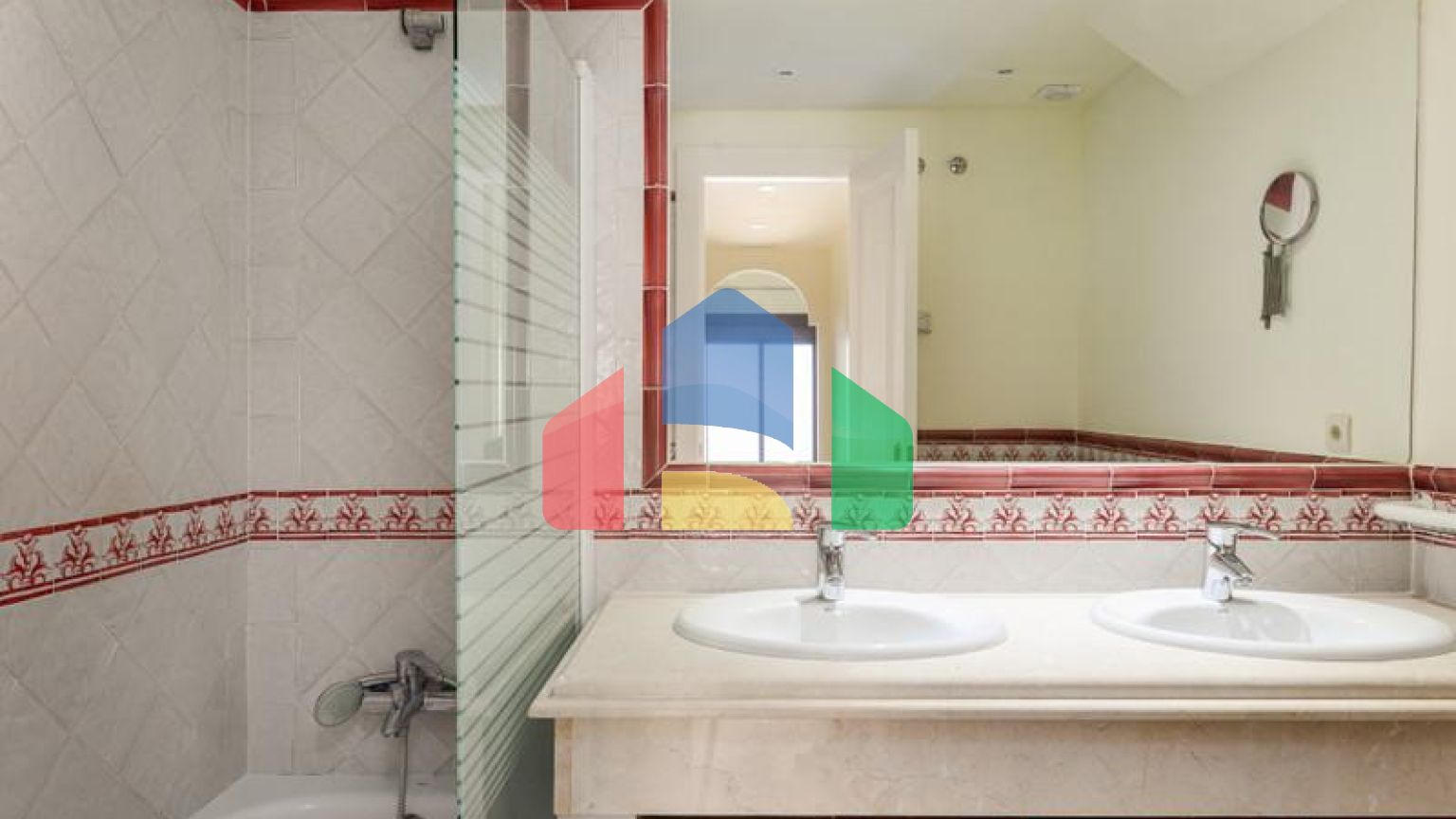 Очаровательный Таунхаус с Великолепными Видами в Касаресе