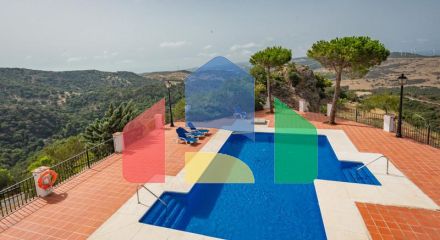 Очаровательный Таунхаус с Великолепными Видами в Касаресе