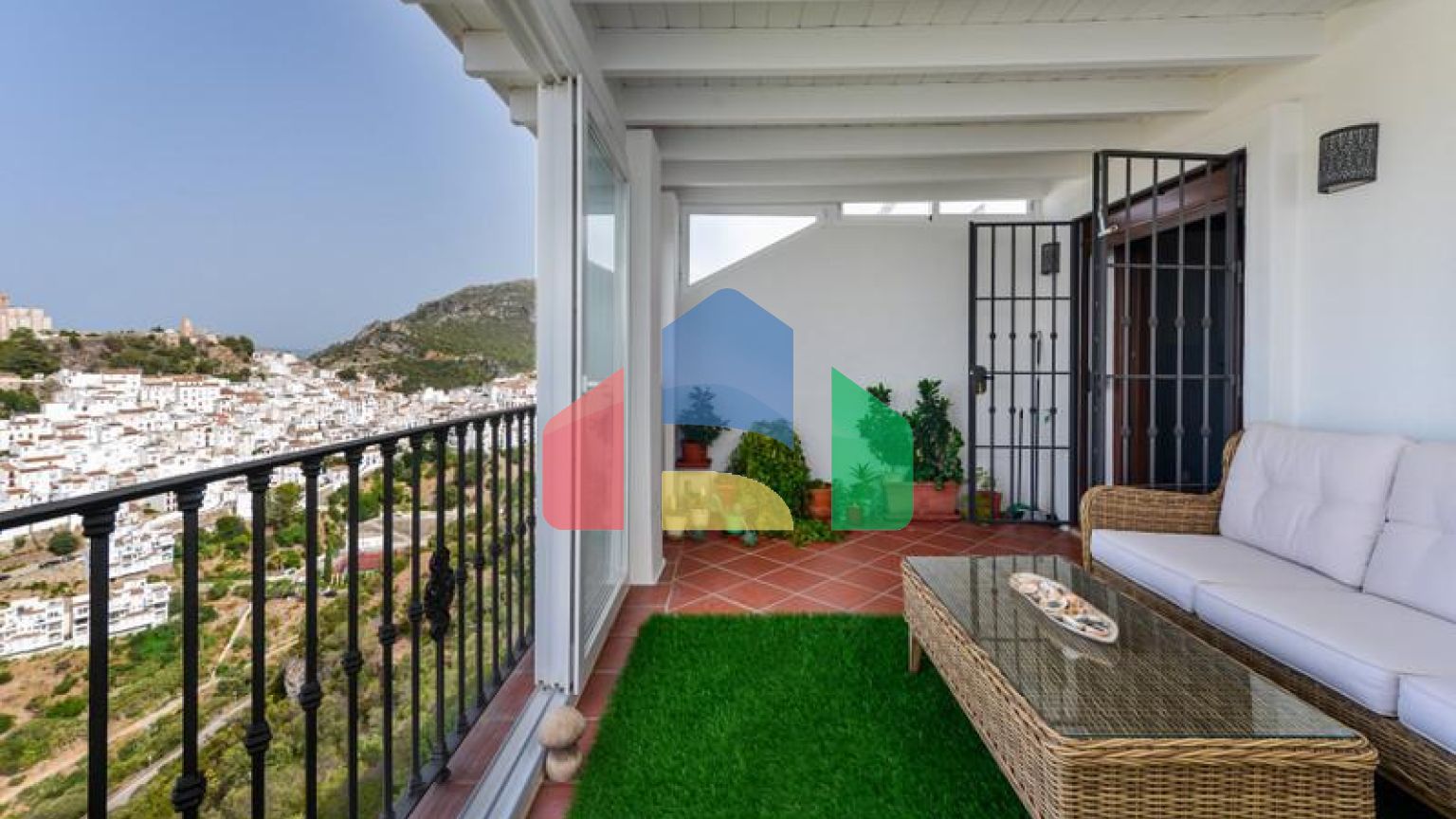 Очаровательный Таунхаус с Великолепными Видами в Касаресе