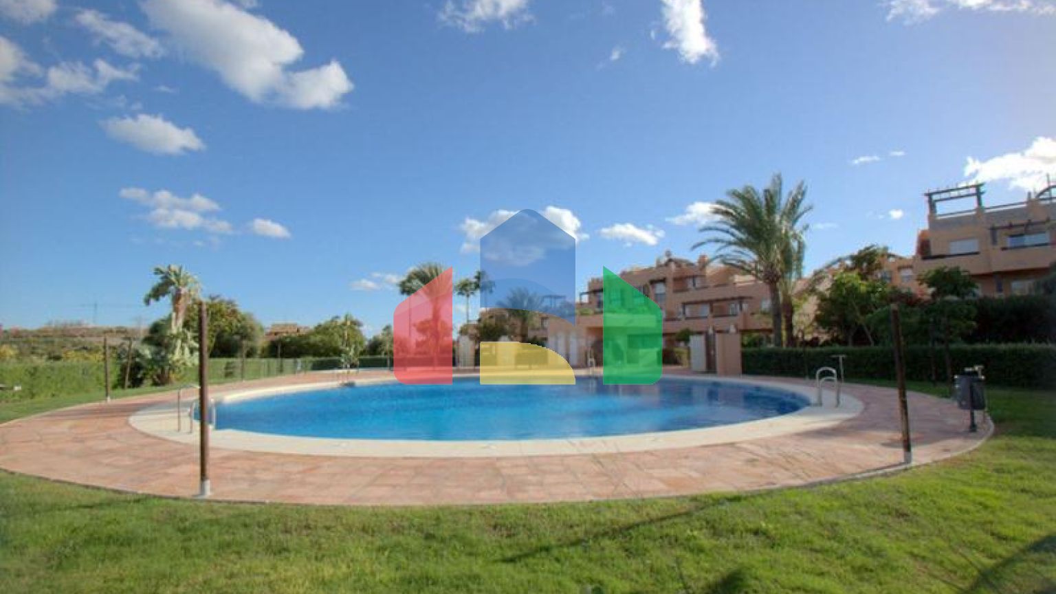 Просторная квартира на первом этаже с садом и южной ориентацией в Касаресе