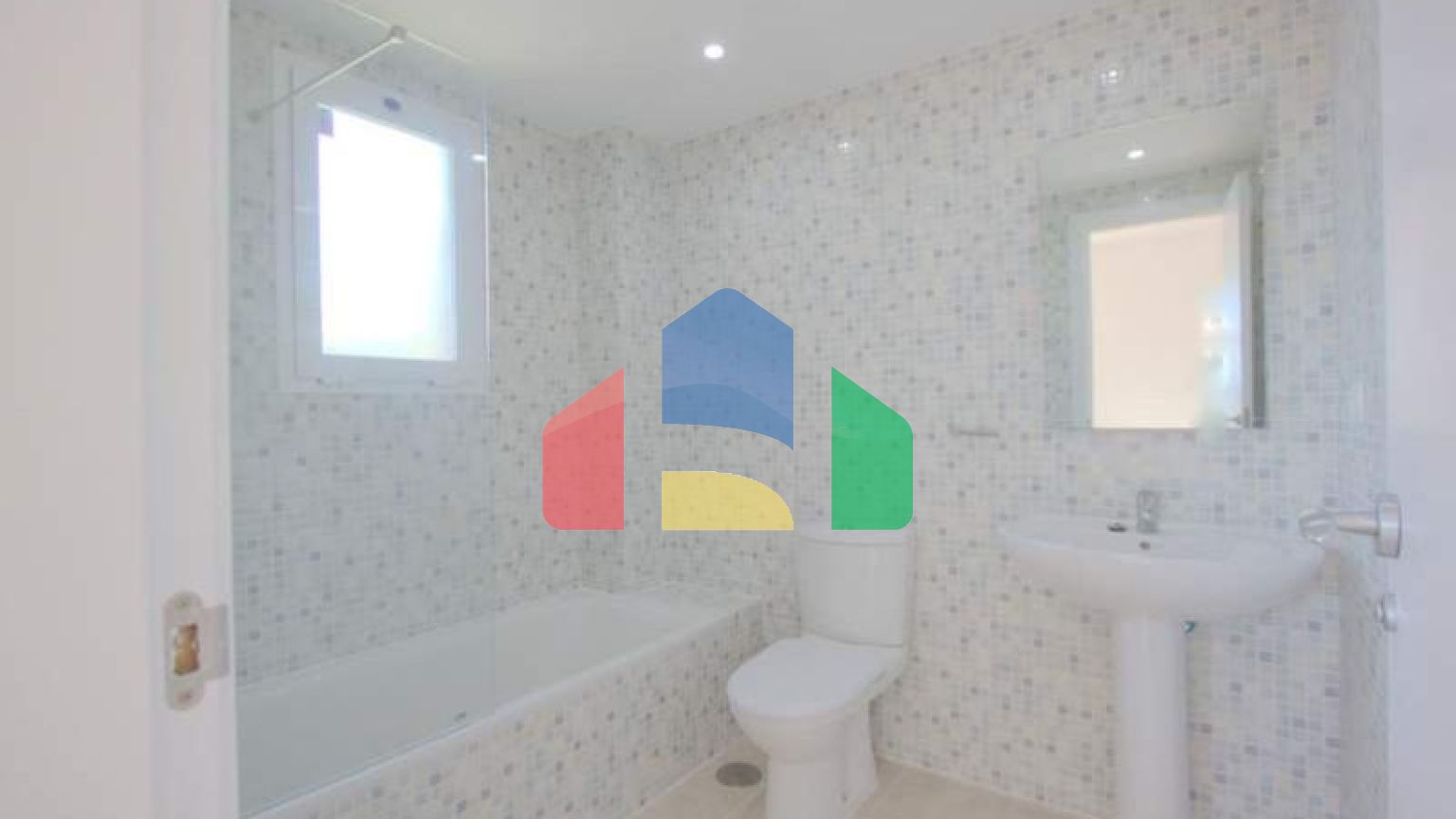 Просторная квартира на первом этаже с садом и южной ориентацией в Касаресе