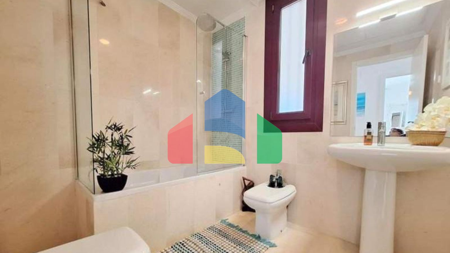 Просторная квартира на первом этаже с садом и южной ориентацией в Касаресе