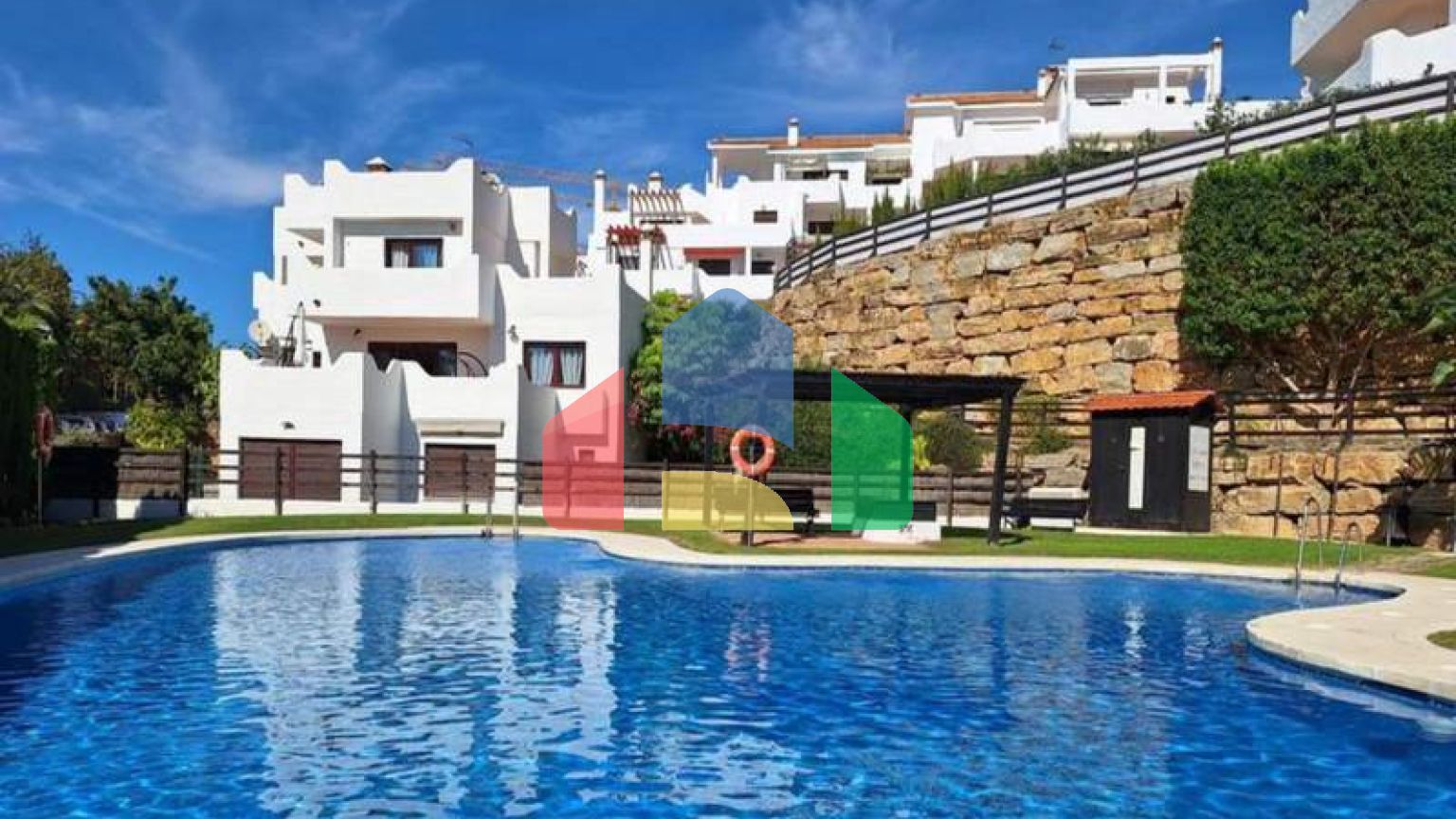 Просторная квартира на первом этаже с садом и южной ориентацией в Касаресе