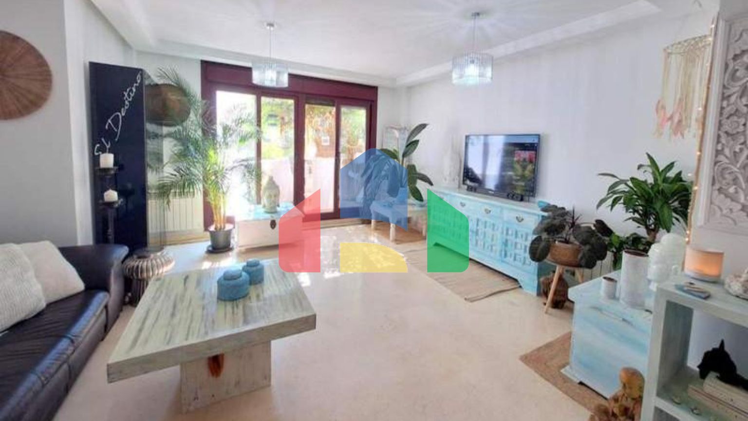 Просторная квартира на первом этаже с садом и южной ориентацией в Касаресе