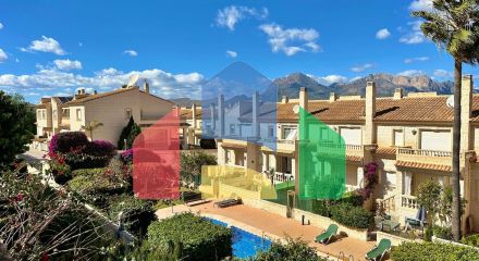 Beautiful townhouse in Albir with garden 15 minutes walk from the beach!