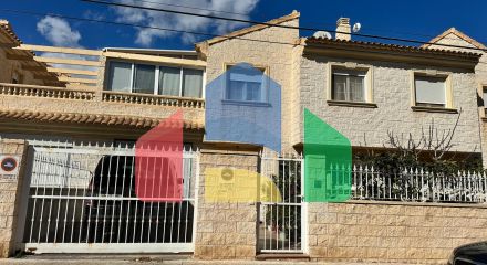 Beautiful townhouse in Albir with garden 15 minutes walk from the beach!