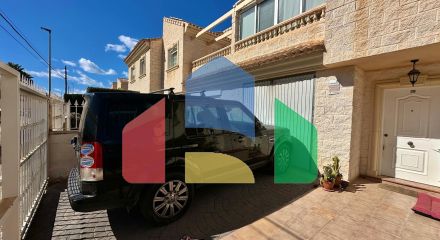 Красивый таунхаус в Альбире с садом в 15 минутах пешком от пляжа! Красивый таунхаус в Альбире с садом в 15 минутах пешком от пляжа!