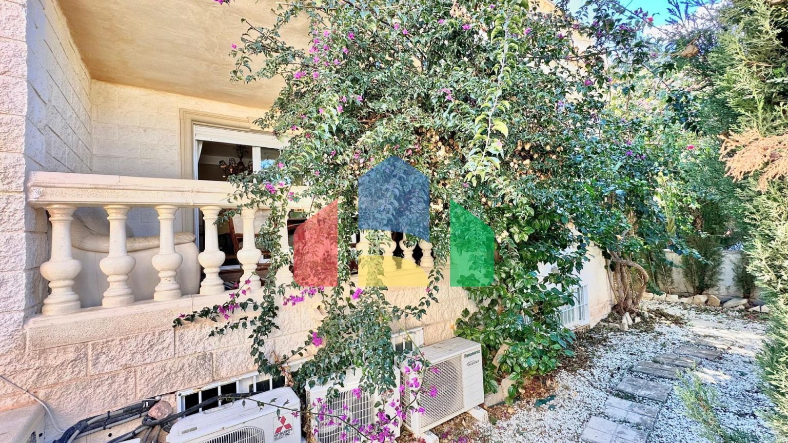 Красивый таунхаус в Альбире с садом в 15 минутах пешком от пляжа!