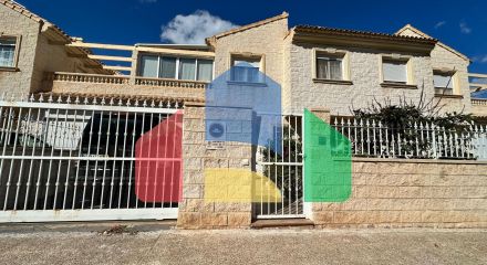 Красивый таунхаус в Альбире с садом в 15 минутах пешком от пляжа! Красивый таунхаус в Альбире с садом в 15 минутах пешком от пляжа!