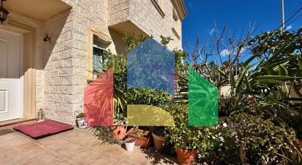 Красивый таунхаус в Альбире с садом в 15 минутах пешком от пляжа! Красивый таунхаус в Альбире с садом в 15 минутах пешком от пляжа!