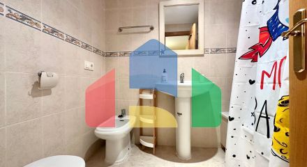 Красивый таунхаус в Альбире с садом в 15 минутах пешком от пляжа! Красивый таунхаус в Альбире с садом в 15 минутах пешком от пляжа!