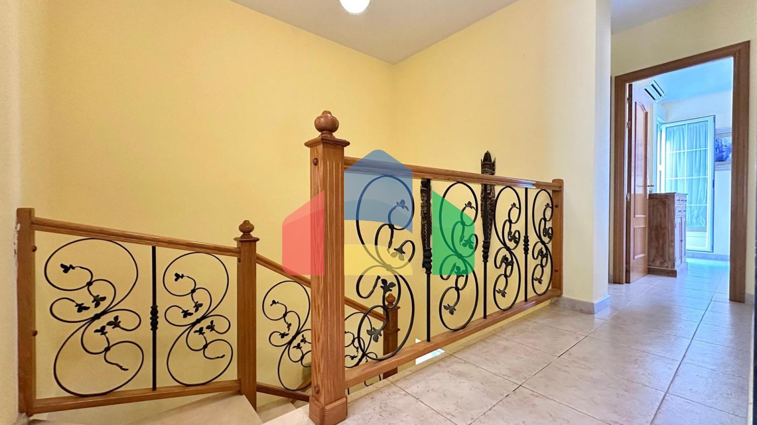 Красивый таунхаус в Альбире с садом в 15 минутах пешком от пляжа!