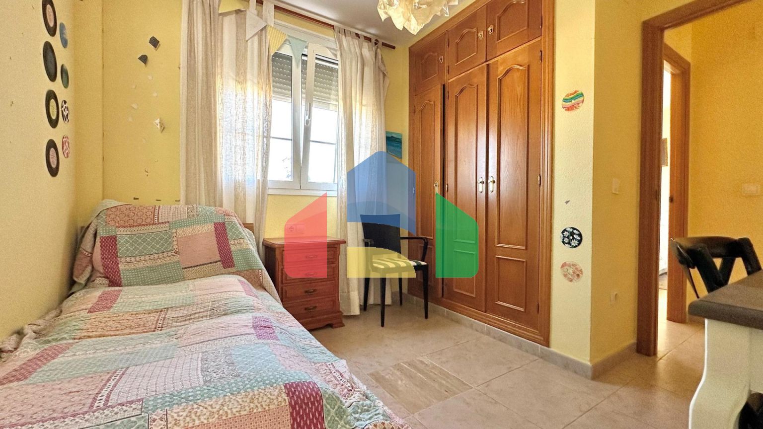 Красивый таунхаус в Альбире с садом в 15 минутах пешком от пляжа!