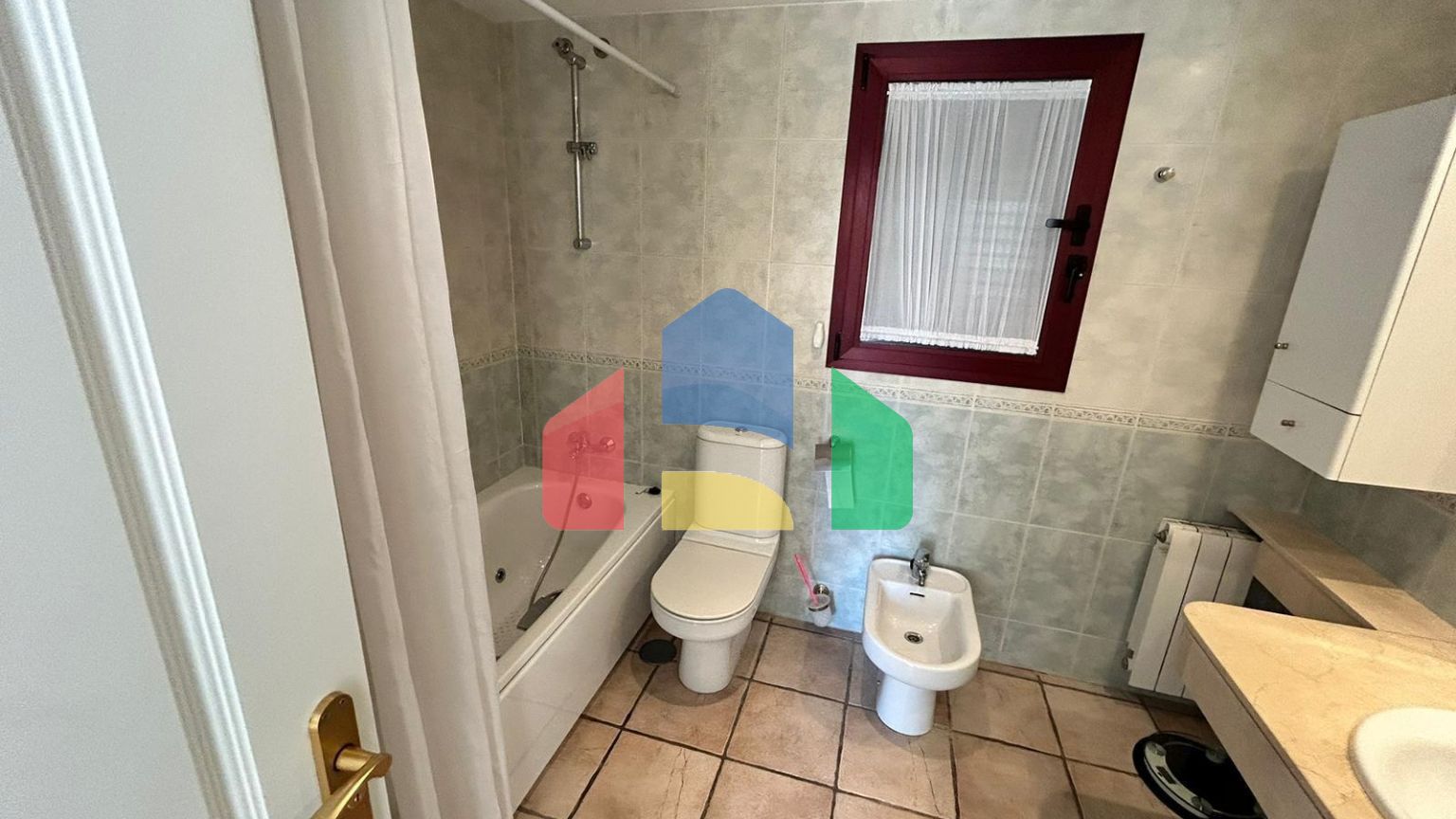 Очаровательная Квартира на Продажу в Альбире с Просторным Патио и Террасой