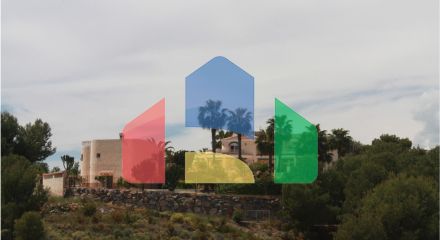 Великолепная  вилла средиземноморского стиля с потрясающими видами и собственным лесом