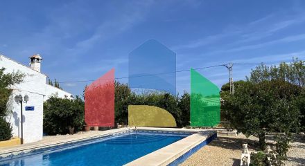 ПРЕКРАСНАЯ ВИЛЛА В АЛЬФАС-ДЕЛЬ-ПИ