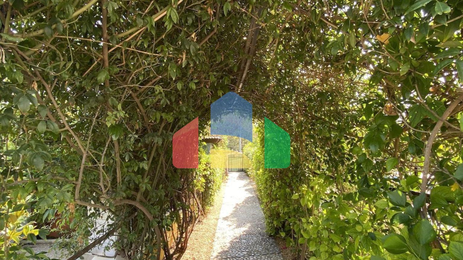 ПРЕКРАСНАЯ ВИЛЛА В АЛЬФАС-ДЕЛЬ-ПИ