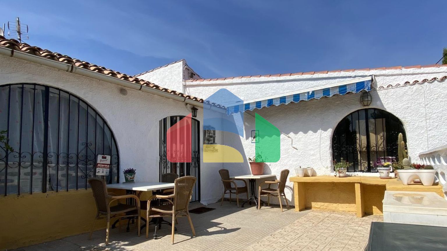 ПРЕКРАСНАЯ ВИЛЛА В АЛЬФАС-ДЕЛЬ-ПИ