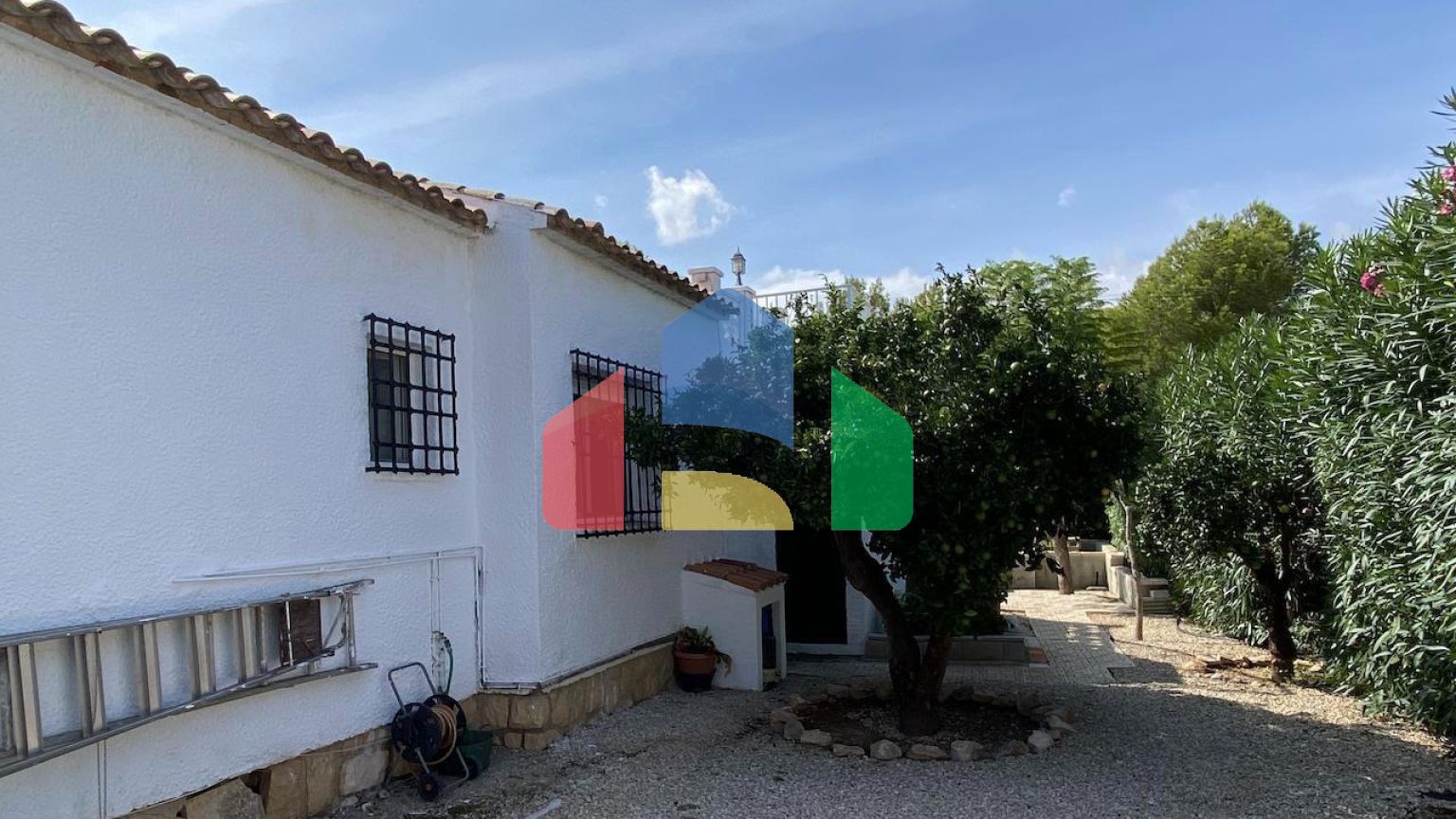 ПРЕКРАСНАЯ ВИЛЛА В АЛЬФАС-ДЕЛЬ-ПИ