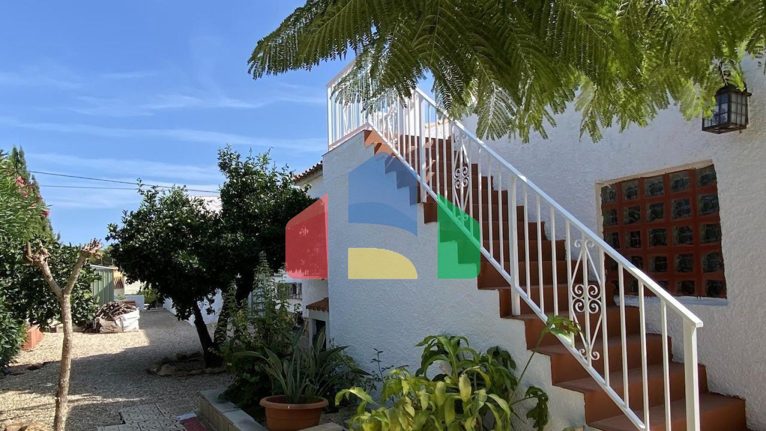 ПРЕКРАСНАЯ ВИЛЛА В АЛЬФАС-ДЕЛЬ-ПИ