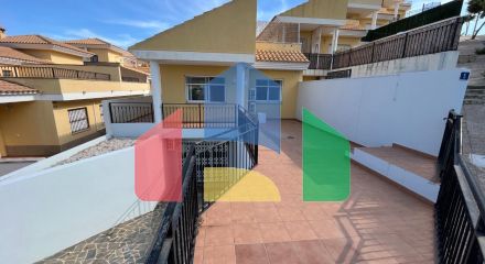 Semi-detached house with guest apartment