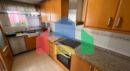 Semi-detached house with guest apartment
