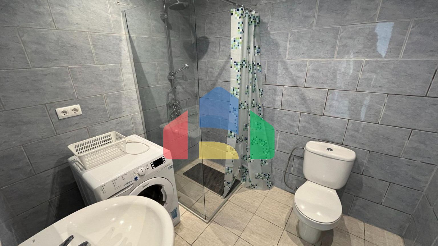 Смежный дом с гостевой квартирой