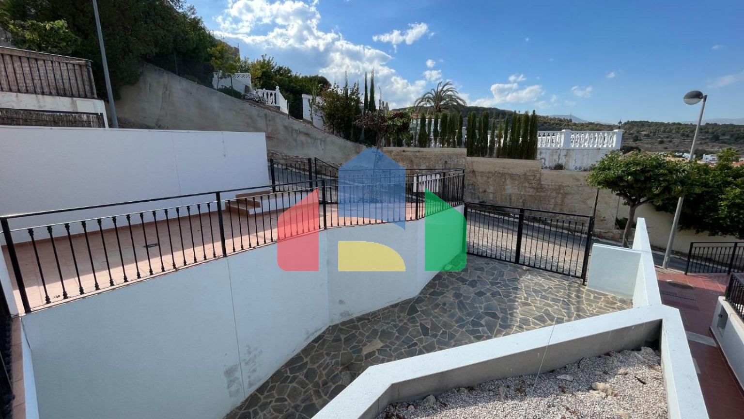 Смежный дом с гостевой квартирой