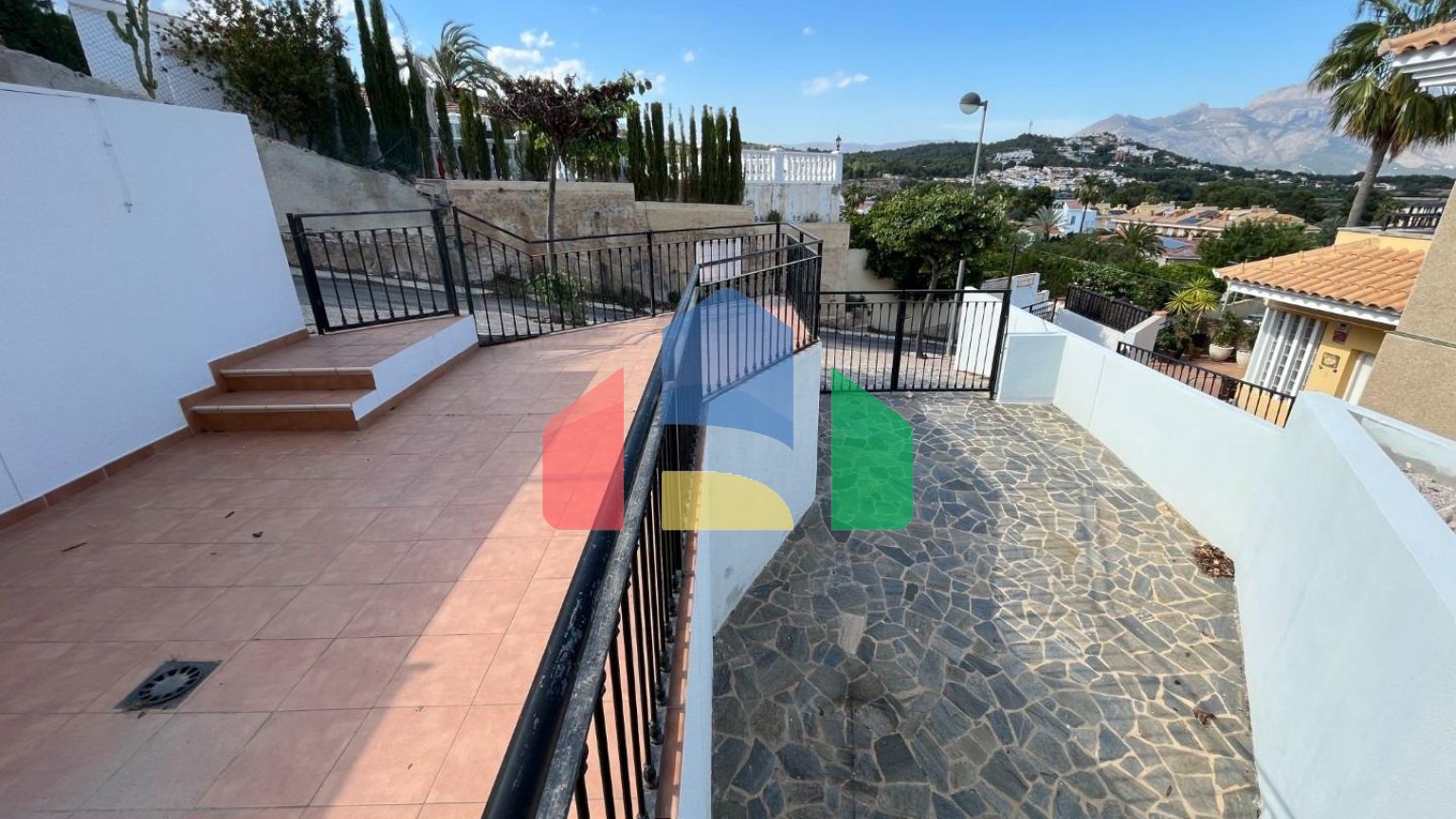 Смежный дом с гостевой квартирой