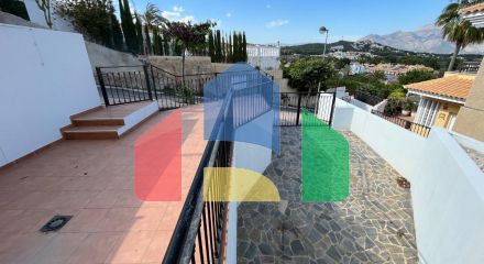 Смежный дом с гостевой квартирой