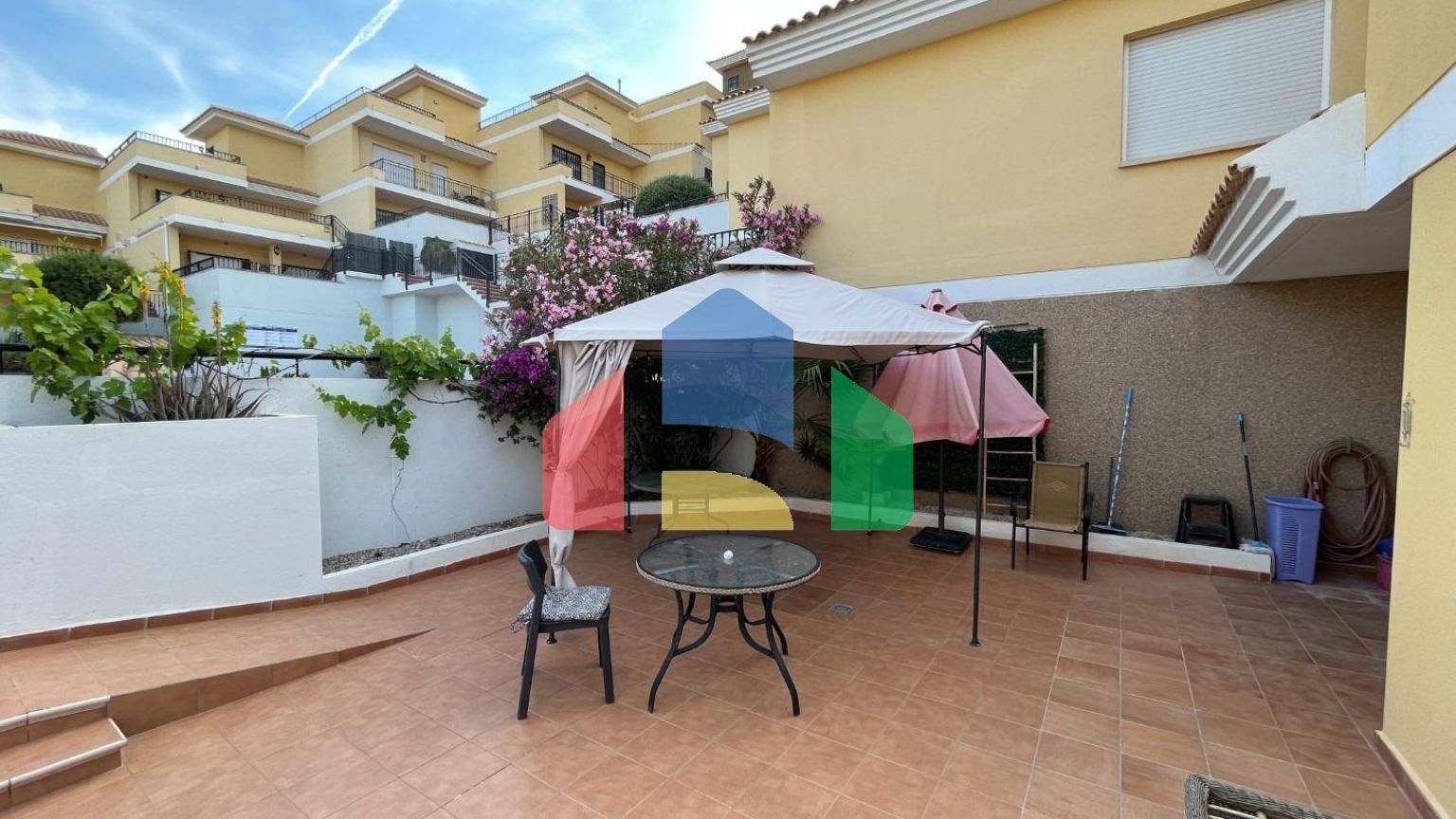 Смежный дом с гостевой квартирой