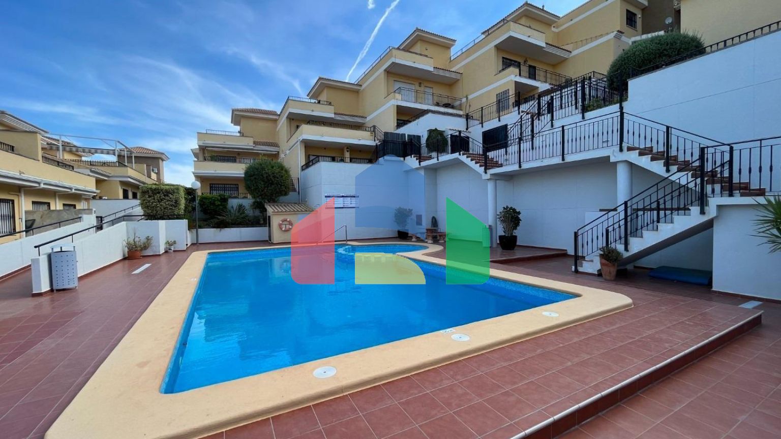 Смежный дом с гостевой квартирой