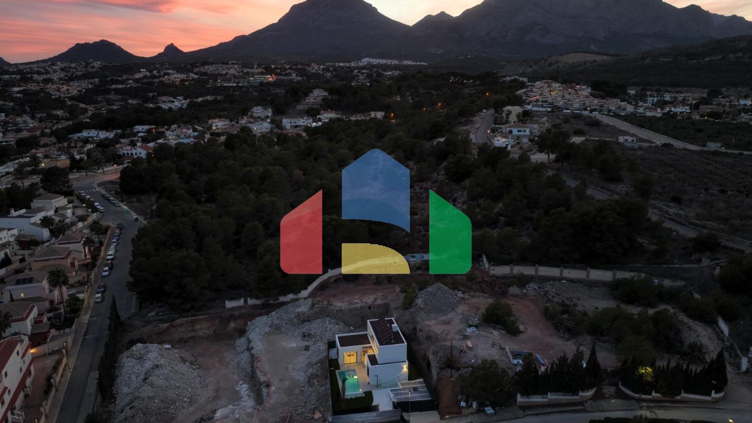 НОВЫЕ ВИЛЛЫ В АЛЬФАС-ДЕЛЬ-ПИ