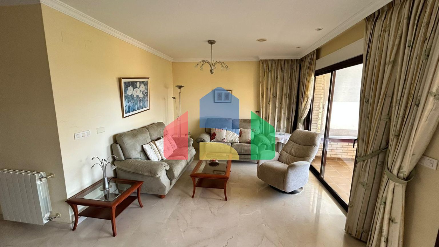 Просторная квартира на продажу в Альбире с панорамными видами