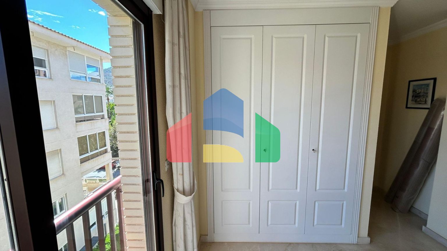 Просторная квартира на продажу в Альбире с панорамными видами