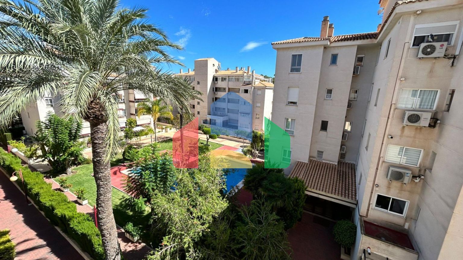 Просторная квартира на продажу в Альбире с панорамными видами