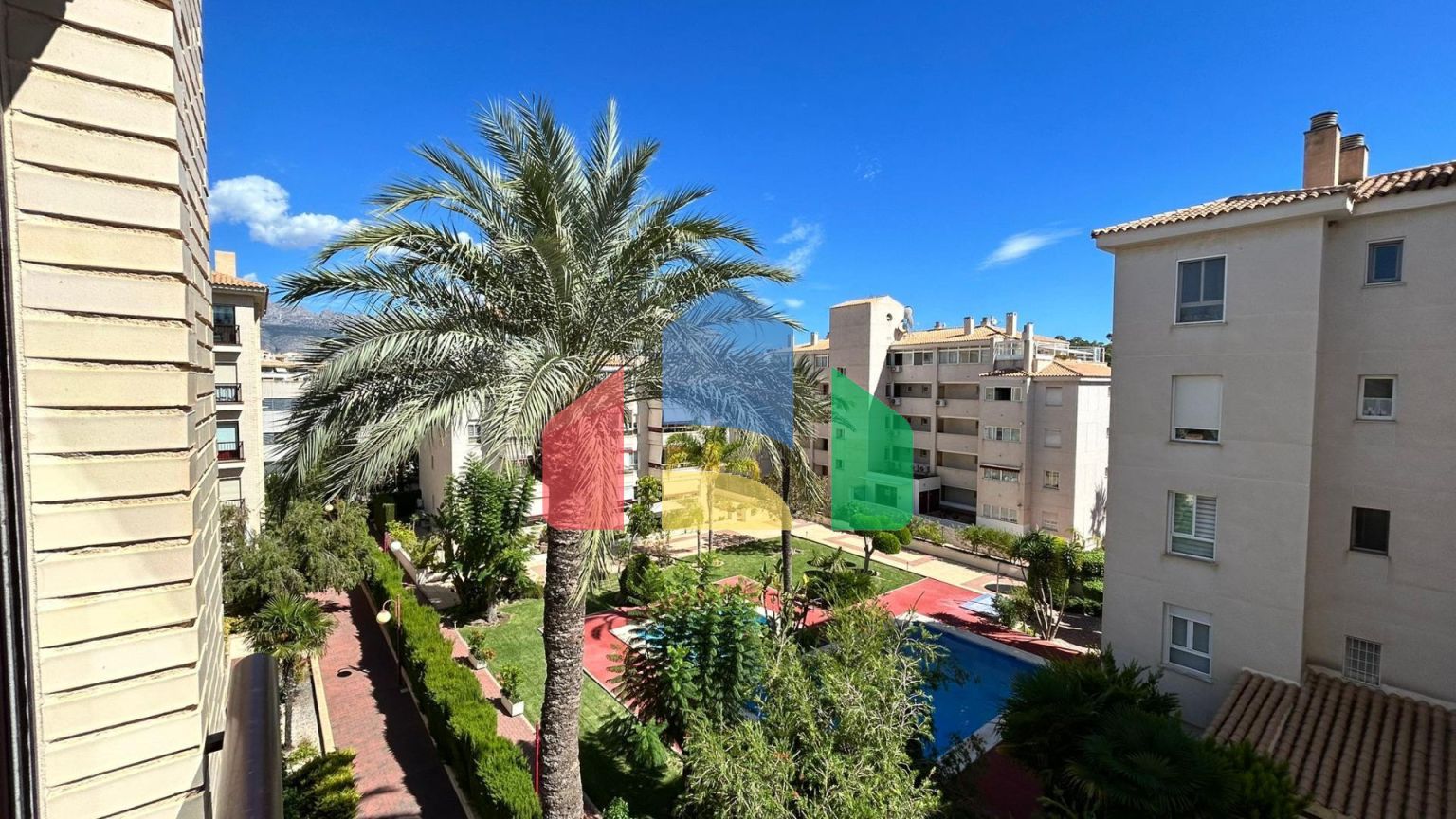 Просторная квартира на продажу в Альбире с панорамными видами