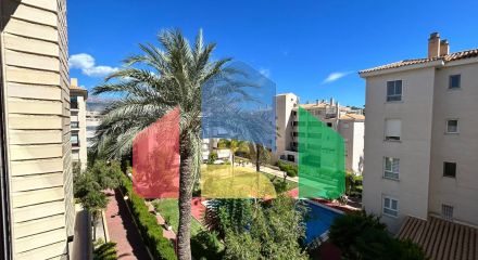 Просторная квартира на продажу в Альбире с панорамными видами