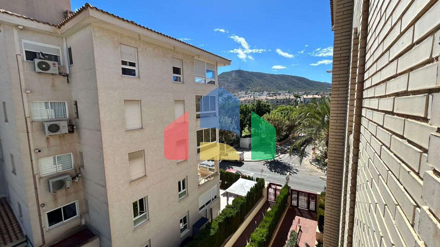 Просторная квартира на продажу в Альбире с панорамными видами