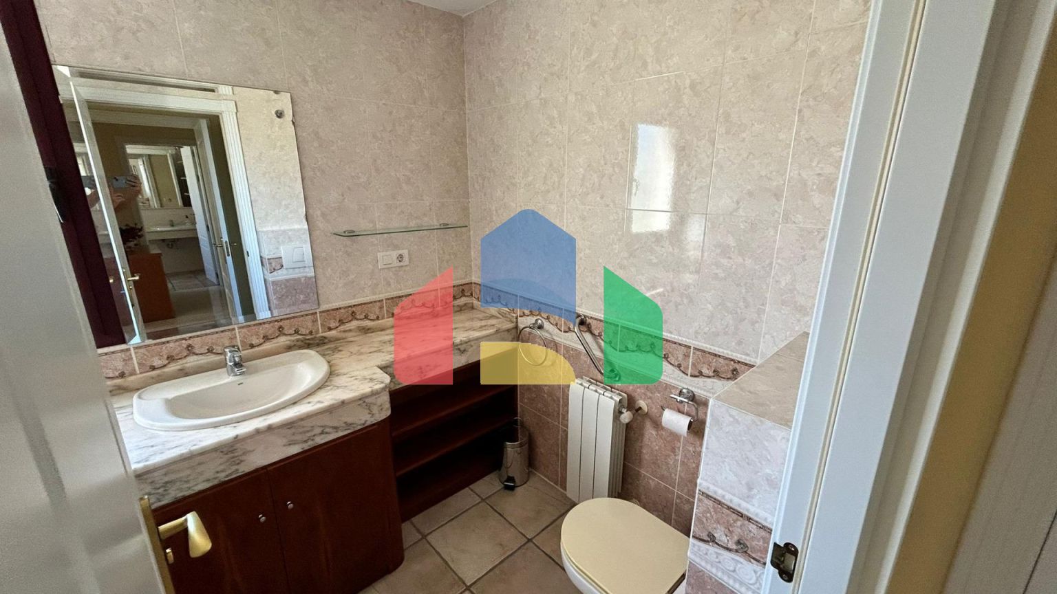 Просторная квартира на продажу в Альбире с панорамными видами