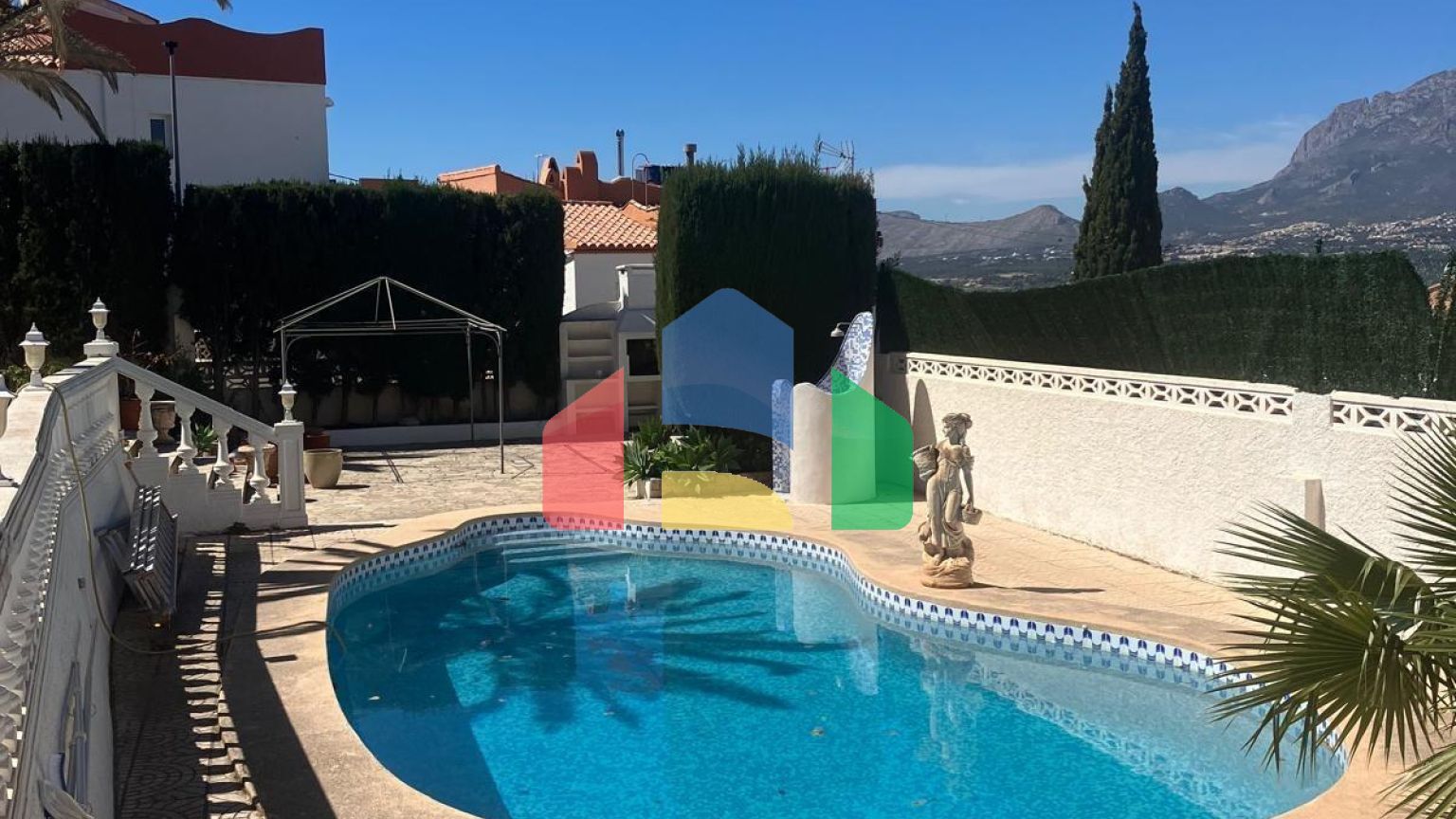 Вилла в Альбире