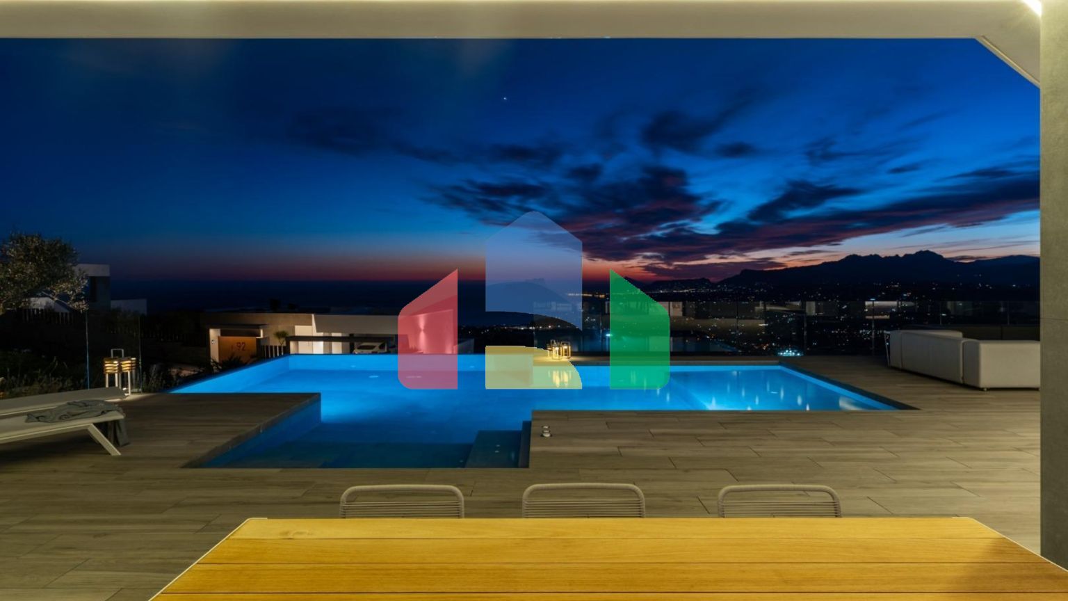 НОВАЯ ВИЛЛА КЛАССА ЛЮКС В КУМБРЕ-ДЕЛЬ-СОЛЬ